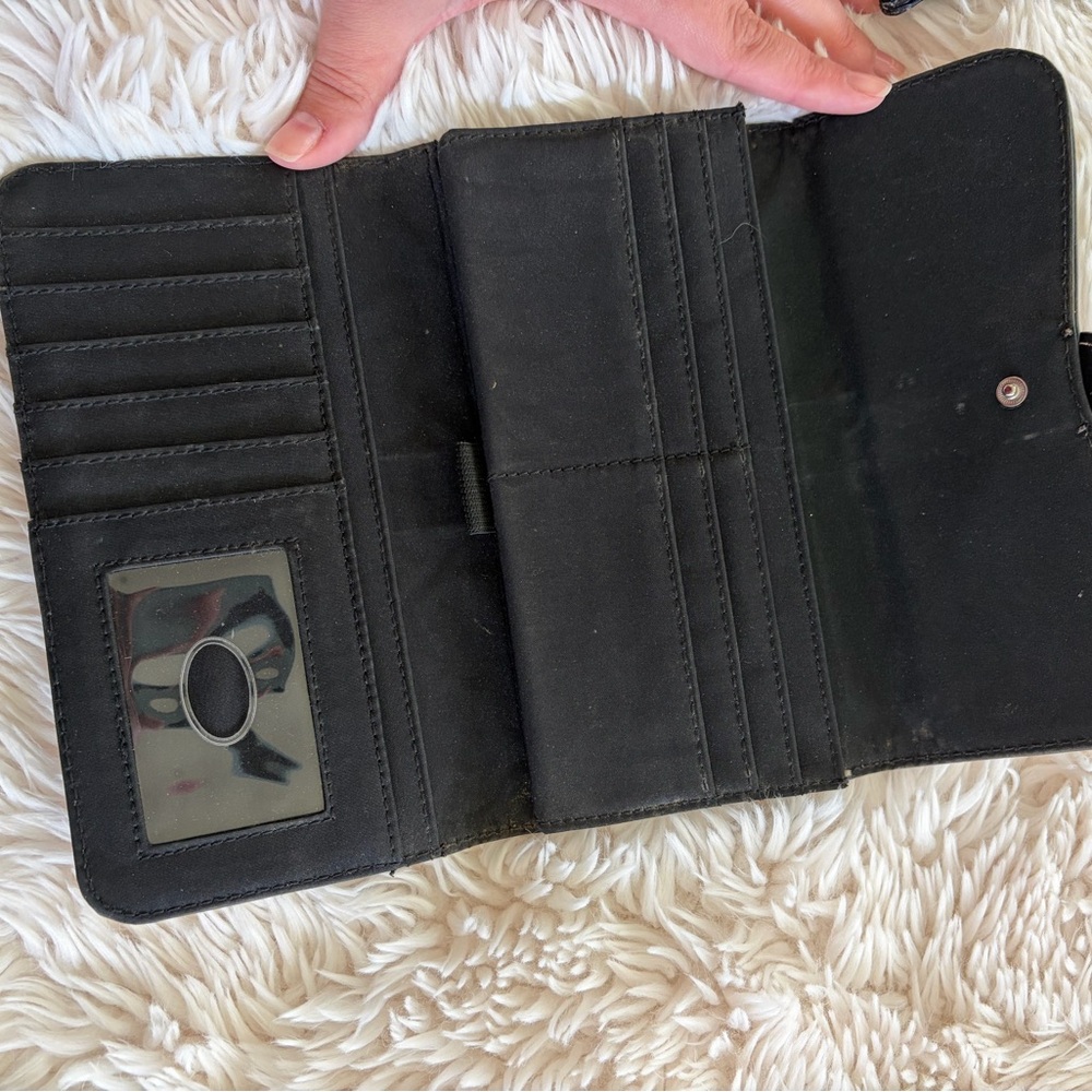 Black Leather Crossbody Bag with Matching Wallet Set - Picture 7 of 8